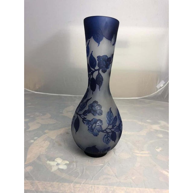 French Art Nouveau Cameo Style Vase by Gallé, 20th Century For Sale - Image 4 of 11