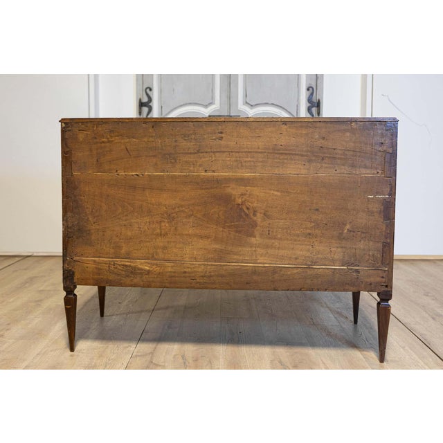 Italian Neoclassical Period 1790s Walnut and Mahogany Commode with Cross Banding For Sale - Image 12 of 14