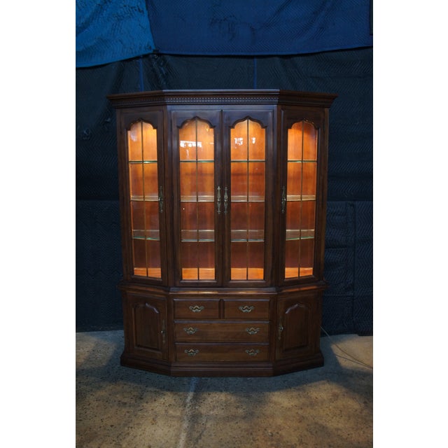 Late 20th Century Thomasville Collectors Cherry Traditional Canted Front Lighted China Cabinet For Sale - Image 14 of 18