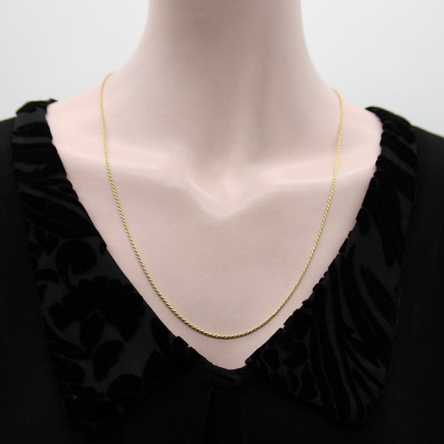 1990s Vintage 14k Gold UnoAErre Dainty Rope Chain For Sale - Image 5 of 7