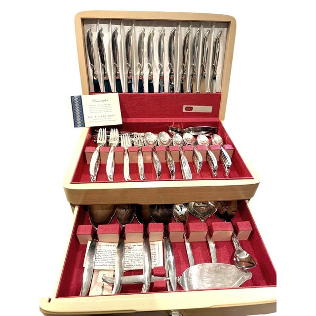 Mid-Century Modern Mid 20th Century 1847 Rogers Bros Flair Silverplate Flatware Service for 16 With Chest - 121 Pcs For Sale - Image 3 of 18