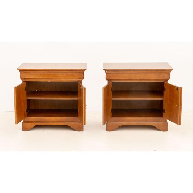 Modern Pair of Louis Philippe Style Maple Wood Bedside Cabinets For Sale - Image 3 of 8