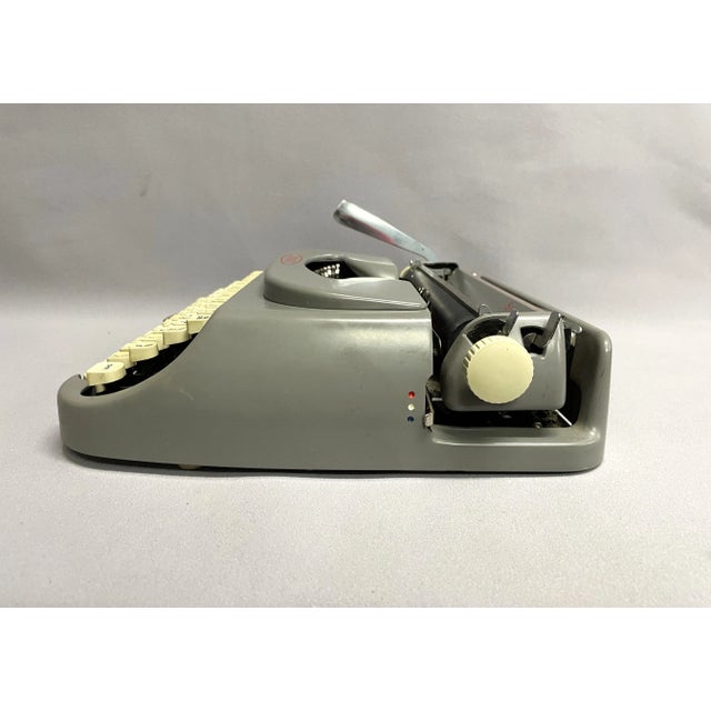 Mid-Century Modern Singer Scholastic Model T-4 Typewriter For Sale - Image 3 of 12