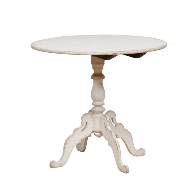 Mid 19th Century 1860s Swedish Light Grey Painted Tilt-Top Table with Round Top and Carved Legs For Sale - Image 5 of 12