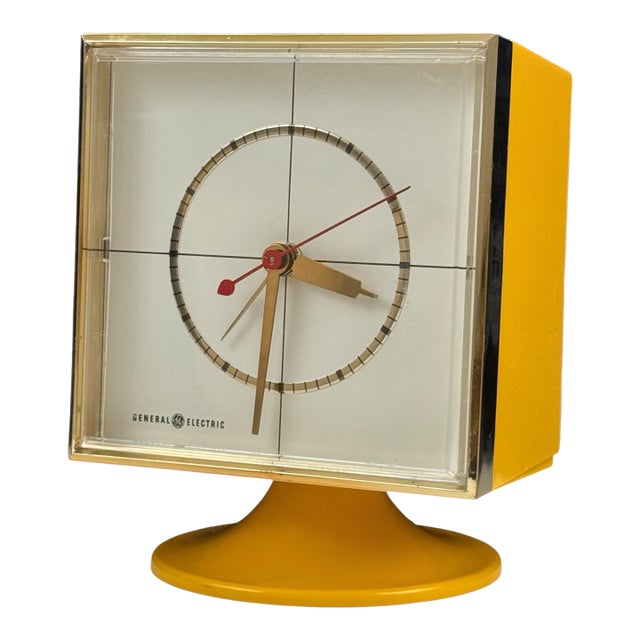 Mid 20th Century General Electric Tulip Base Yellow Electric Desk Clock MCM For Sale