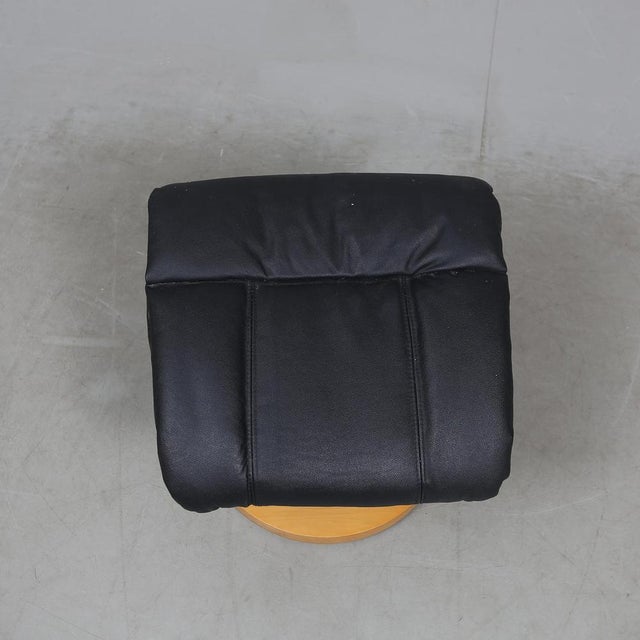 Set of Vintage Scandinavian Lounge Chair with Ottoman in Black Leather and Wood Frame, 1980s For Sale - Image 9 of 15