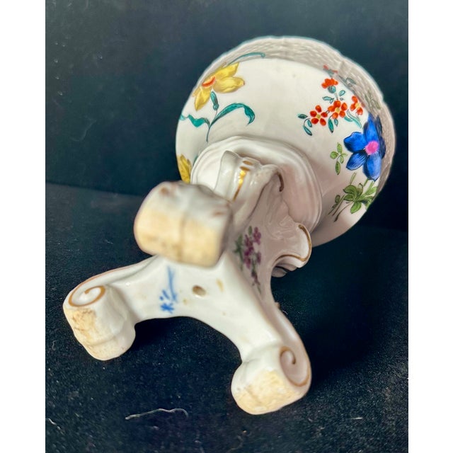 Antique Meissen Porcelain Footed Salt Cellar Ca. 1735 Hand Painted For Sale - Image 11 of 12