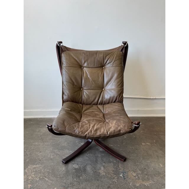 Stepping into the 70s with a Norwegian icon. This Falcon Chair, Attributed to Sigurd Ressell for Vatne Möbler, is the...