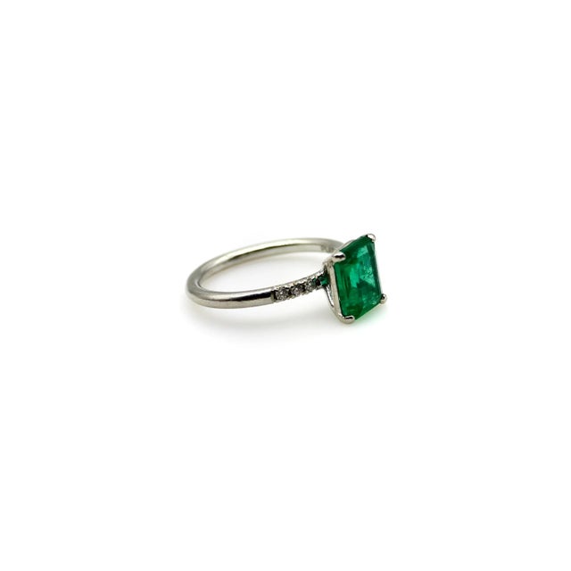 Platinum Emerald and Diamond Solitaire Ring Size 5.75 For Sale In Los Angeles - Image 6 of 7