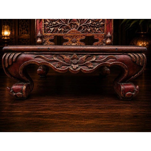 Early 20th Century Javanese Carved Ceremonial Sunat Throne Chair, Indonesia, 1900 For Sale - Image 5 of 13