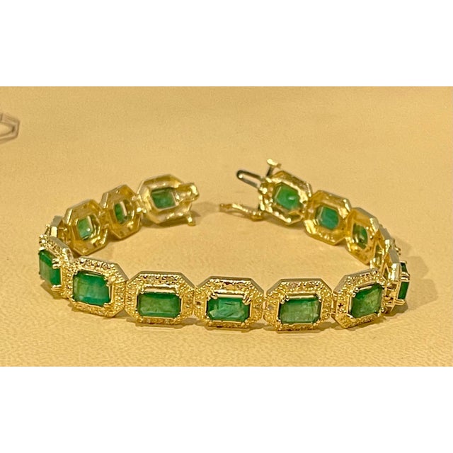 18 Carat Emerald Cut Emerald and Diamond Tennis Bracelet 14 Karat Yellow Gold For Sale - Image 9 of 18