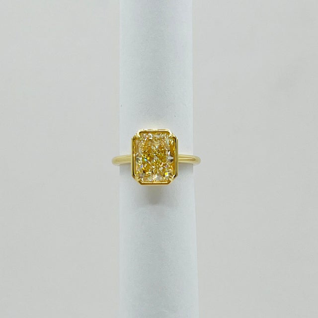 Gia 4 Carat Yellow Radiant Diamond Bezel Ring in 18k Yellow Gold, Size 6.25 For Sale In Los Angeles - Image 6 of 9