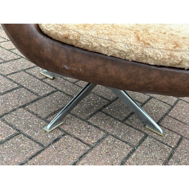 Mid-Century Modern Swivel Pod Armchairs, Set of 2 For Sale - Image 6 of 8