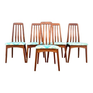 Mid Century Danish Modern Dining Chairs | Set of Five in the Style of Benny Linden For Sale