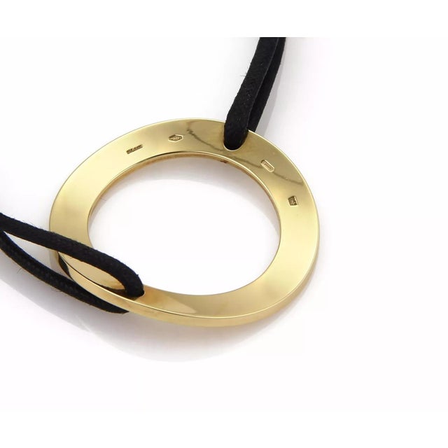 Contemporary Bulvari 18k Yellow Gold Large Wave Circle Charm Double Cord Bracelet For Sale - Image 3 of 4