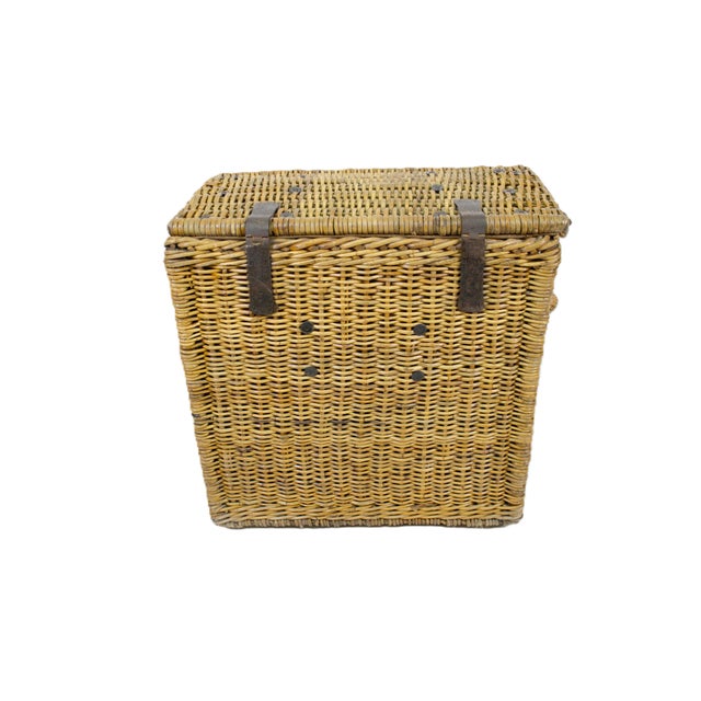 Late 19th Century Basket Carriage, 1890s, in Very Good conditions. Designed 1890 to 1919