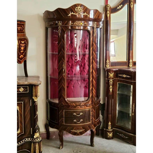 French Curved Vitrine Cabinet With Tufted Velvet Interior, Gold Leaf & Bronze Details For Sale - Image 3 of 3