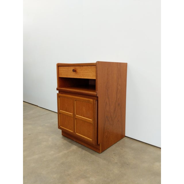 Mid-Century Modern Vintage Mid Century Modern Teak Nightstand by Nathan, Attributed For Sale - Image 3 of 7
