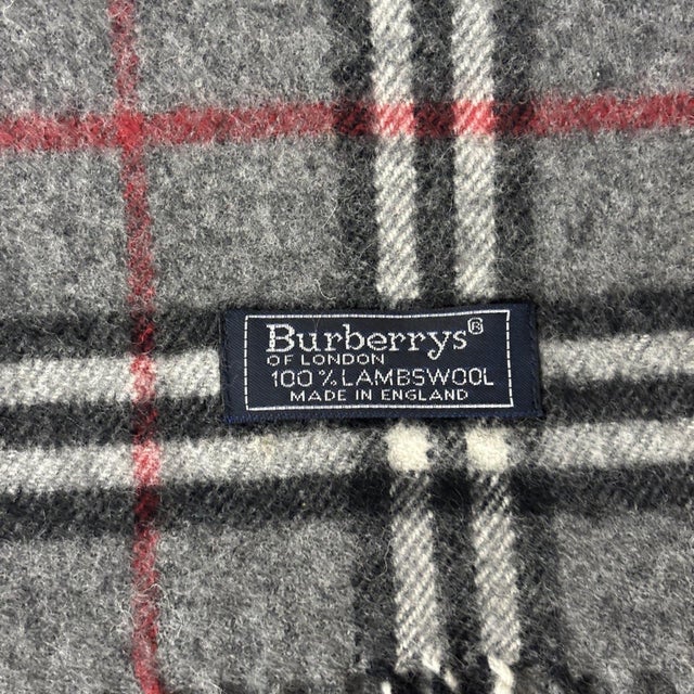 Burberry Grey Classic 100% Lambswool Scarf For Sale - Image 6 of 13