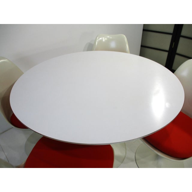 Early 42" Saarinen Tulip Dining Set With 4 Chairs by Knoll For Sale - Image 12 of 18
