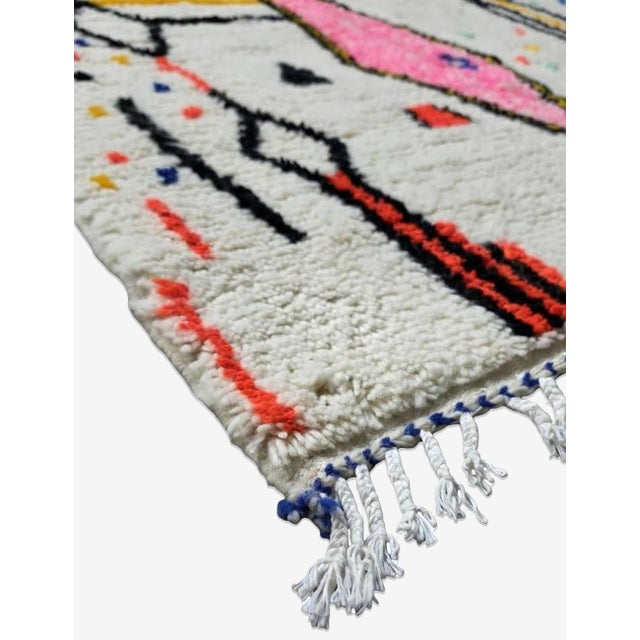 Neon Wool Rug – Playful Handmade Moroccan Azilal Carpet This striking handmade Moroccan rug features oversized abstract...