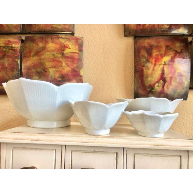 Mid 20th-Century Porcelain Nesting Lotus Serveware Bowls, Japan - Set of 4 For Sale In Austin - Image 6 of 12