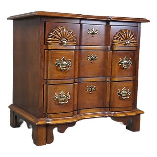 1980s Lexington Furniture Vintage Cherry Wood Goddard Block Front Chest of Drawers Nightstand or Side Table - 1980s For Sale