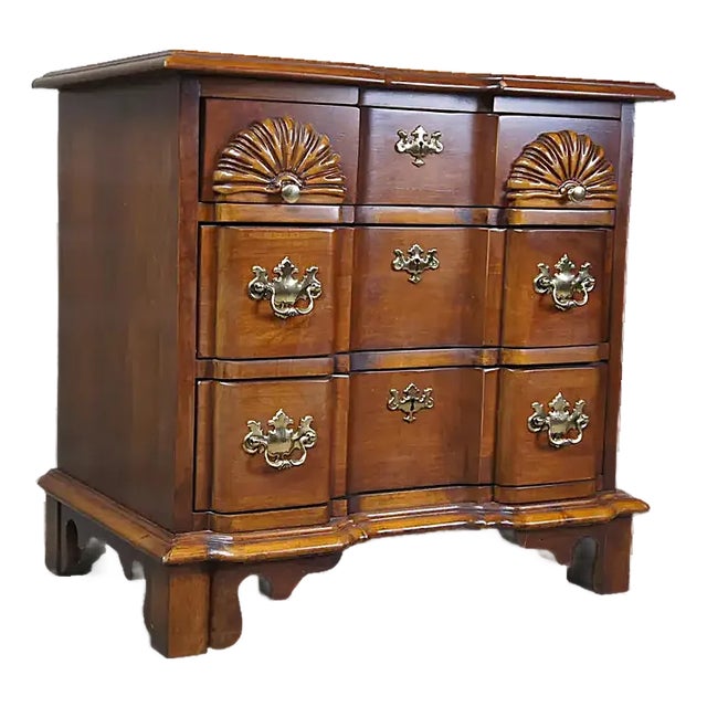 1980s Lexington Furniture Vintage Cherry Wood Goddard Block Front Chest of Drawers Nightstand or Side Table - 1980s For Sale