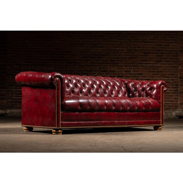 Traditional Mid 20th Century Tufted Leather Chesterfield Sofa in Burgundy For Sale - Image 3 of 10