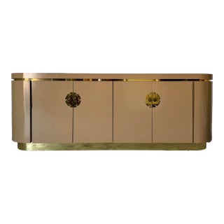 Vintage Mastercraft Asian - Style Brown Laminate Sideboard With Brass Hardware For Sale