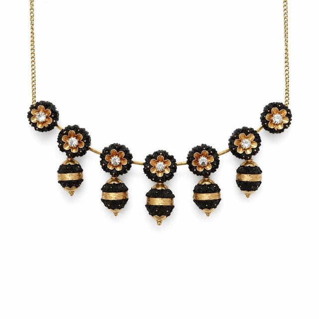Set of necklace and brooch in gold, carved coconut and diamonds - Brazilian jewelry, 19th century. A traditional Brazilian...