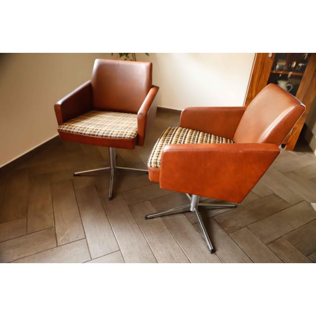 Mid-Century Modern DDR Swivel Armchairs in Brown Faux Leather and Checkered Seat, 1970s, Set of 2 For Sale - Image 3 of 10