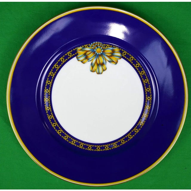 Traditional Mid 20th Century Pair of Hermes Paris "Cocarde De Soie" Porcelain Dinner Plates For Sale - Image 3 of 4