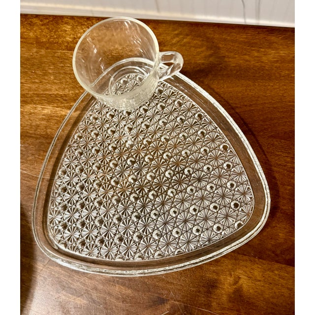 Mid 20th Century Indiana Glass Daisy and Button Pattern Snack Plates and Cups - Set of 7 For Sale - Image 9 of 12