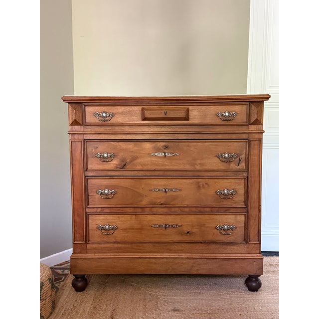 Louis Philippe Commode in Walnut and White-Grey Marble, 19th Century For Sale - Image 3 of 18