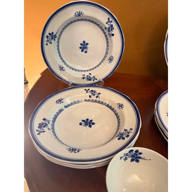1950s Vintage Copeland Spode "Gloucester Blue" Dinnerware Service for 4 (16 Pieces) For Sale - Image 5 of 17