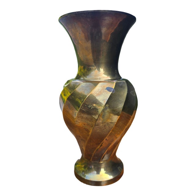 Vintage Solid Brass Spiral Twist Vase – Mid-Century Modern Sculptural Decor For Sale