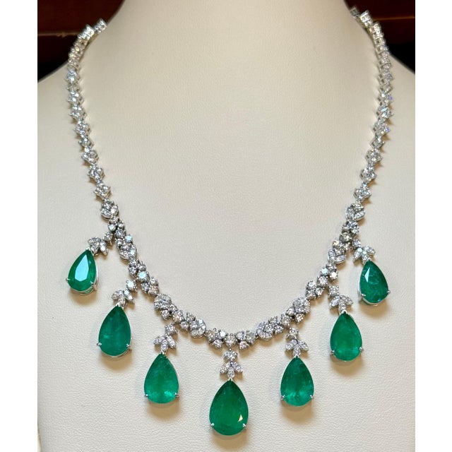 Gemstone GIA Certified Pear Zambian Emerald & Diamond Bridal Drop Necklace 14 Kt Gold For Sale - Image 7 of 18