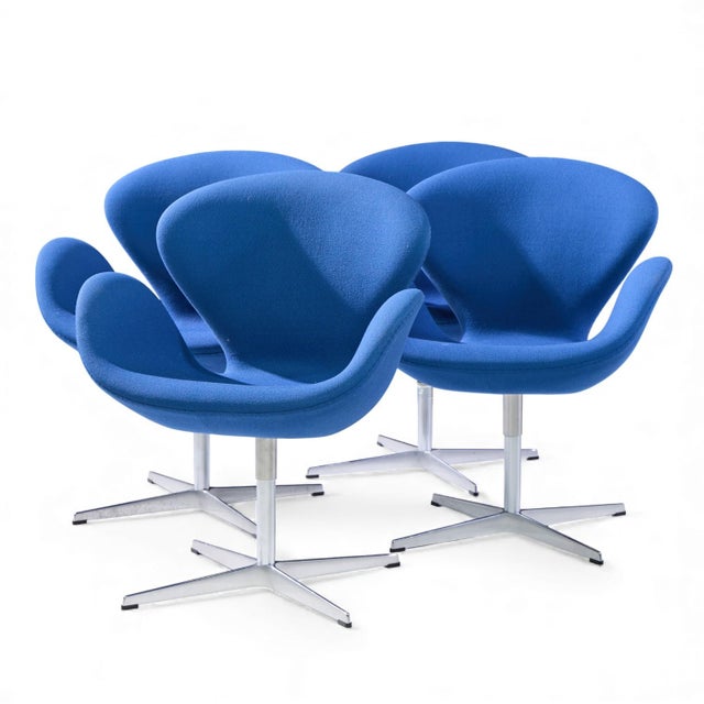 Mid-Century Modern Arne Jacobsen for Fritz Hansen Mid Century Swan Chairs - Set of 4 For Sale - Image 3 of 13