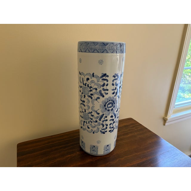 Vintage Chinoiserie Blue & White Porcelain Umbrella Stand With Floral Motif For Sale In South Bend - Image 6 of 13