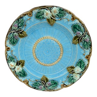 Majolica Strawberries Plate Sarreguemines, Circa 1870 For Sale