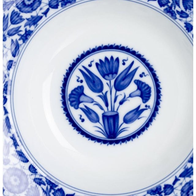 Porcelain - "Tondino" Museum Plate - Vista Alegre. Plaque from the Tondino Museum; molded porcelain from the Vista Alegre...