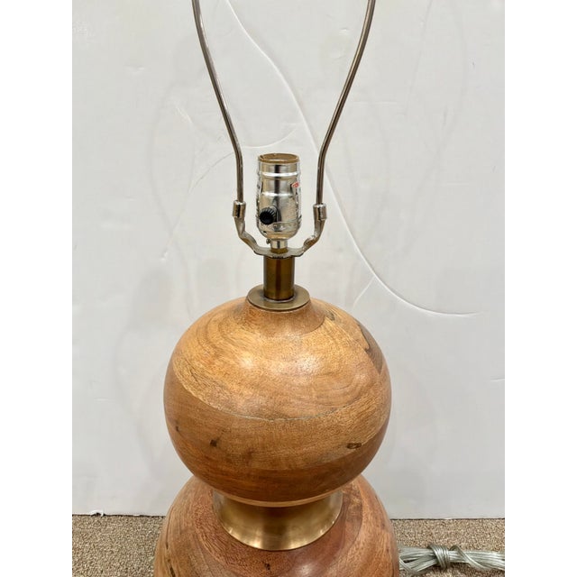 Modern Jamie Young Wood & Brass Gourd Lamp. For Sale - Image 3 of 5