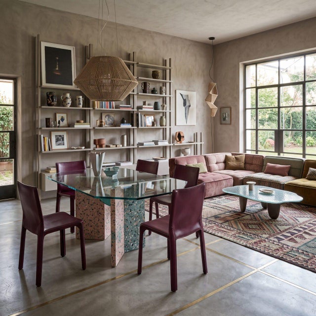Designed by Mario Bellini for Cassina in 1976-77, the Cab 412 was the first chair in design history to use a free-standing...