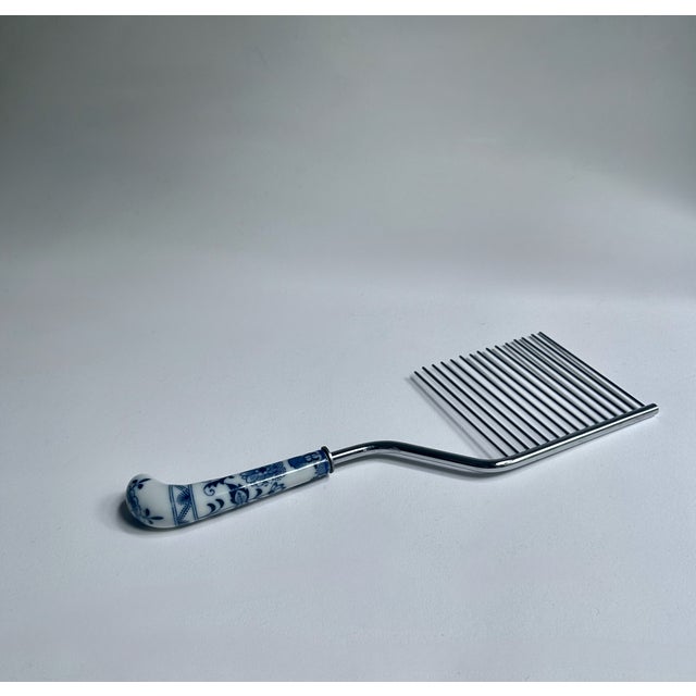 Mid 20th Century Mid 20th Century Japanese Blue Danube Porcelain Cake Breaker For Sale - Image 5 of 18