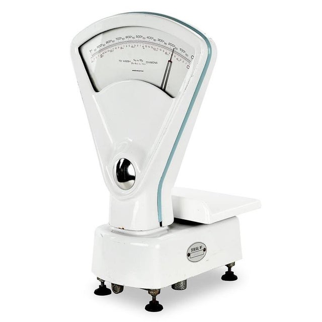 This 20th century commercial scale is a magnificent example of the industrial craftsmanship of this era. It stands out for...