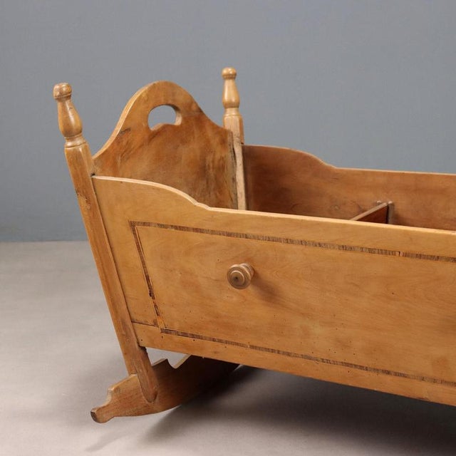 Italian Cradle in Fruitwood and Maple For Sale - Image 4 of 8