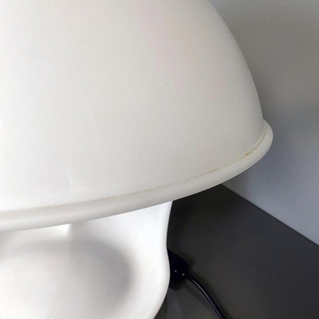 Italian Modern Foglia Shell Lamp in White Plastic by Elio Martinelli, 1970s For Sale - Image 11 of 18