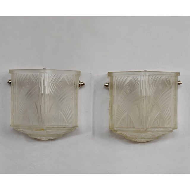 1930s Hettier Vincent & Hanots French Art Deco Frosted Glass Pocket Wall Sconces 1930s - A Pair For Sale - Image 5 of 14
