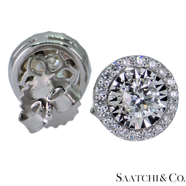 Early 21st Century 18k (750) White Gold - VVS Natural Diamond Stud Earring - Set of 2 For Sale - Image 5 of 9